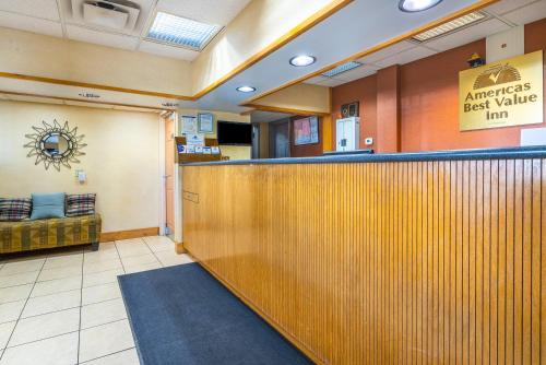 Americas Best Value Inn - Chattanooga - image 3