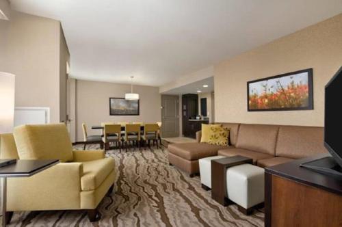 Embassy Suites Chattanooga Hamilton Place - image 2