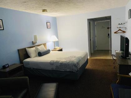 Fleetwood Inn Suites - image 11