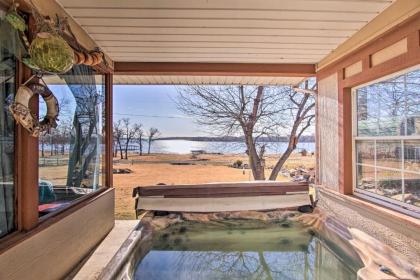 Lake Eufaula Hideaway with Fire Pit and Hot tub Checotah Oklahoma