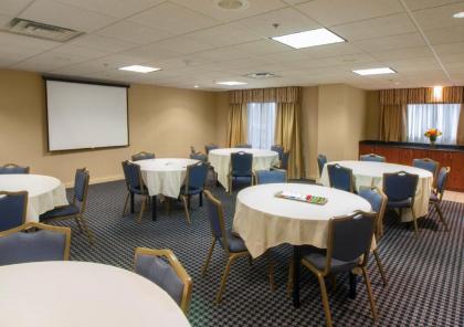 Holiday Inn Express & Suites Buffalo Airport an IHG Hotel - image 20