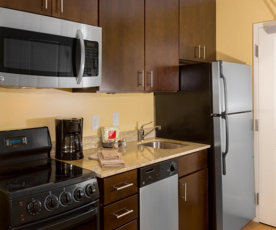 TownePlace Suites Buffalo Airport - image 3