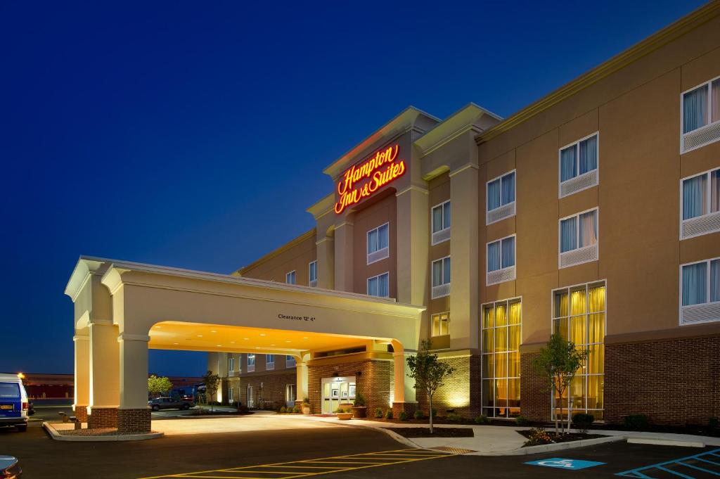 Hampton Inn & Suites - Buffalo Airport - main image