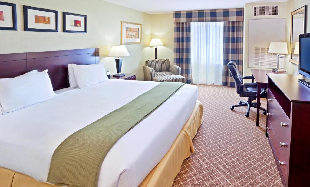 Holiday Inn Express Hotel & Suites Chehalis - Centralia an IHG Hotel - image 2