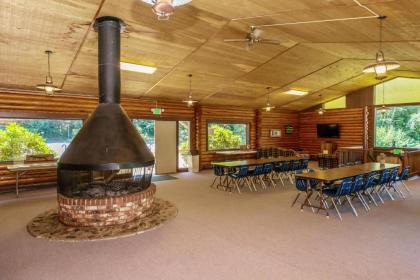 Chehalis Camping Resort One-Bedroom Cabin 2 - image 10