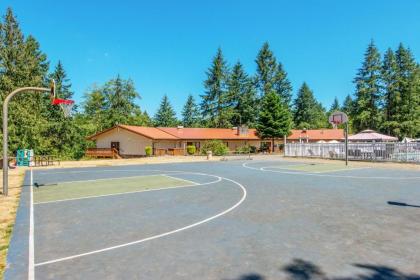 Chehalis Camping Resort One-Bedroom Cabin 2 - image 7