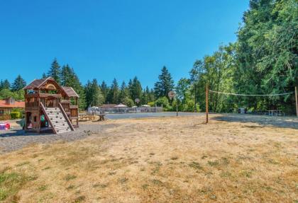 Chehalis Camping Resort Studio Cabin 3 - image 8