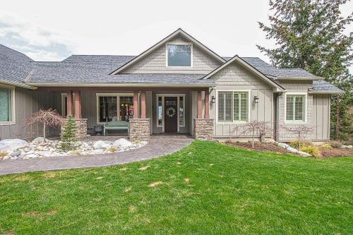 4 Bed 3 Bath Vacation home in Chelan - main image