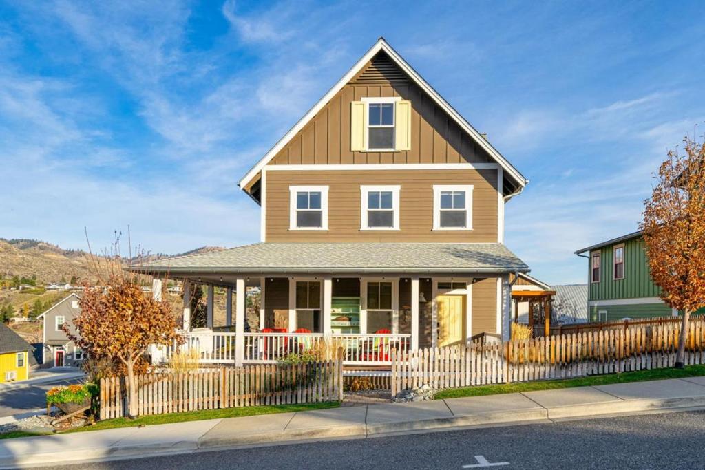 Driftwood Cottage with Carriage House #6CH - main image