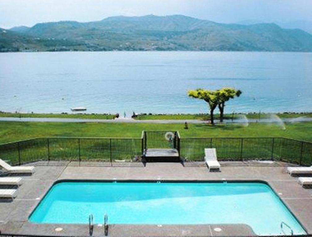 Spacious Resort Condos Fronting Beautiful Lake Chelan - image 6