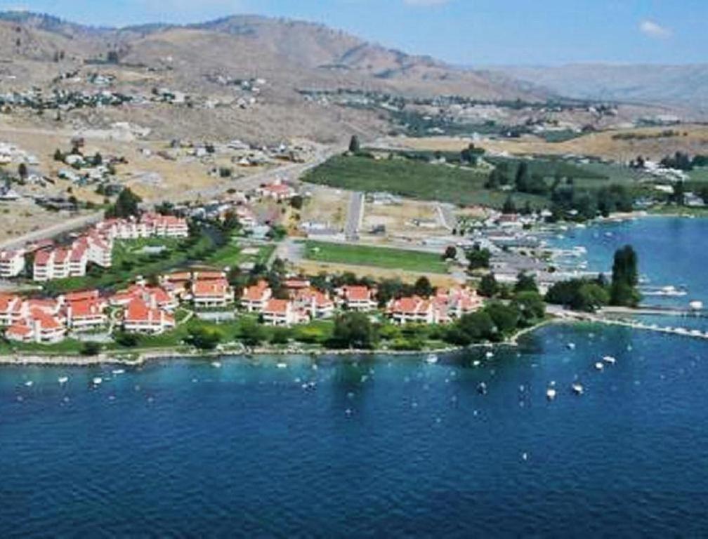 Spacious Resort Condos Fronting Beautiful Lake Chelan - image 7