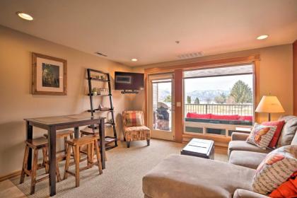 Condo with Lake View 1 Block to Waterfront Fun Chelan Washington