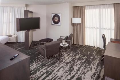 DoubleTree by Hilton Boston Logan Airport Chelsea - image 15