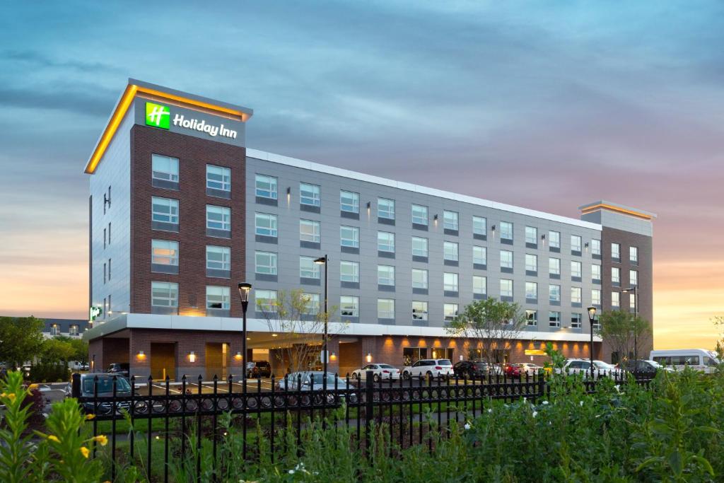 Holiday Inn Boston Logan Airport - Chelsea an IHG Hotel - main image