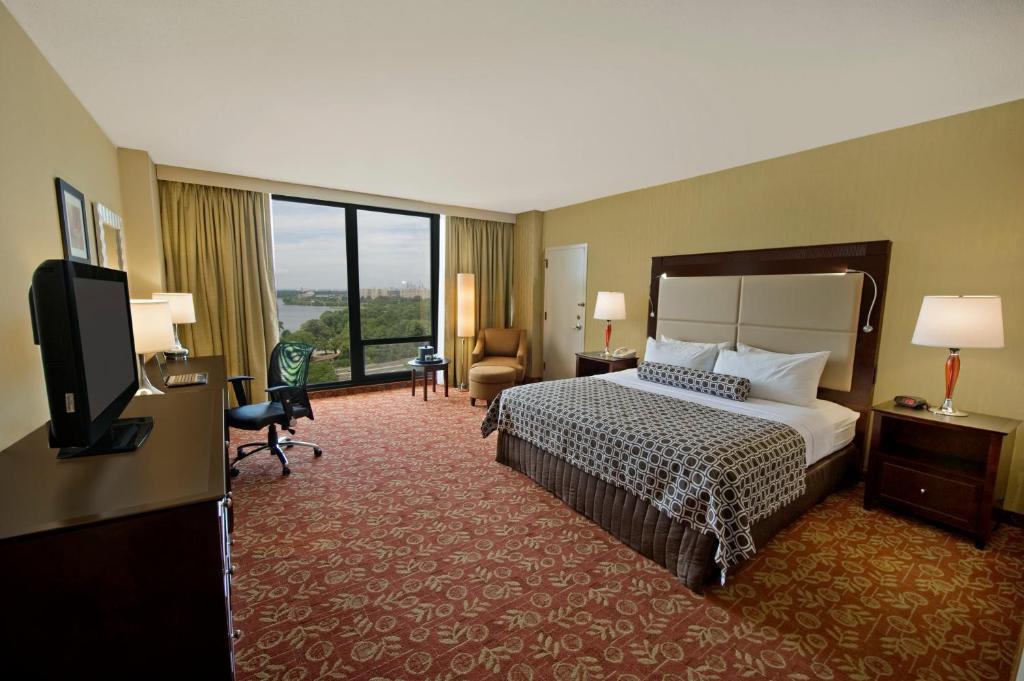 Crowne Plaza Hotel Philadelphia-Cherry Hill an IHG Hotel - image 3