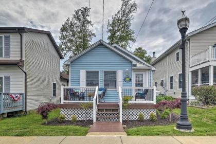 Coastal Pet Friendly Cottage Less than half mi to Beaches