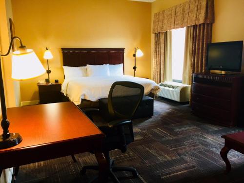 Hampton Inn & Suites Chesapeake-Battlefield Boulevard - image 3