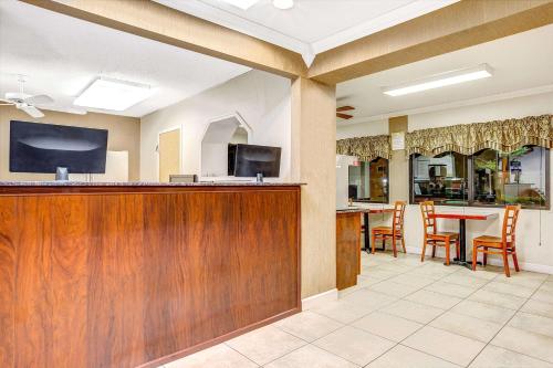 Days Inn by Wyndham Chesapeake - image 3