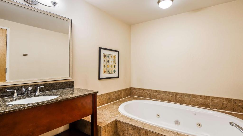 Best Western Plus Philadelphia Airport South - at Widener University - image 3