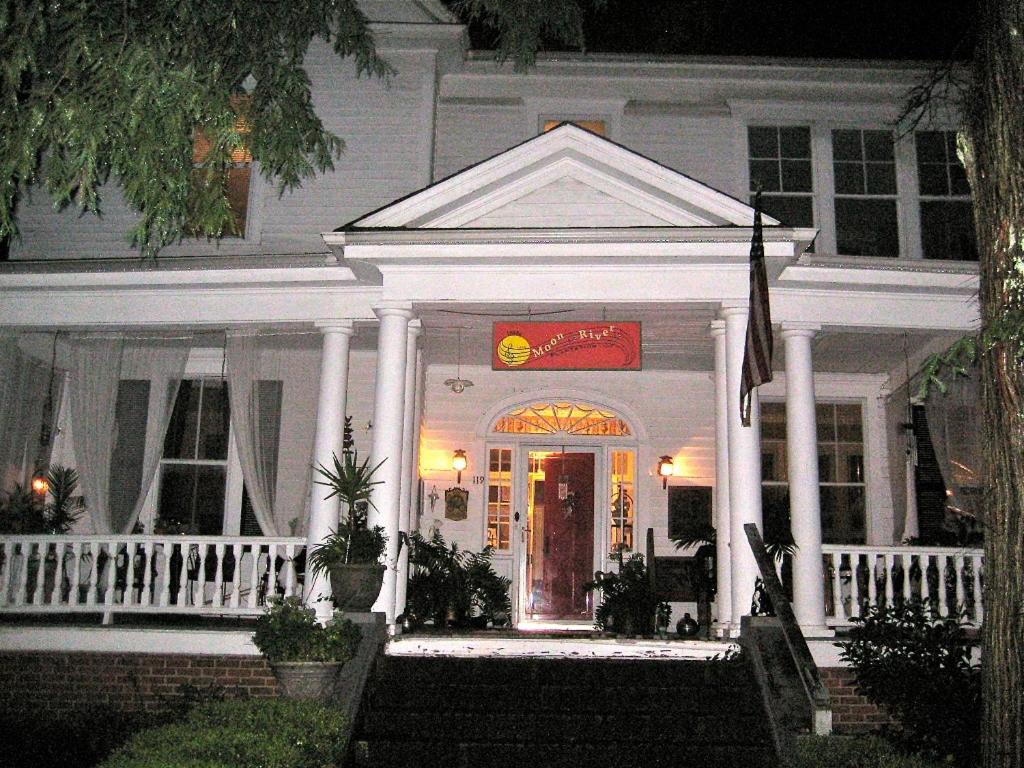 Inn Upon Moon River Plantation - image 5