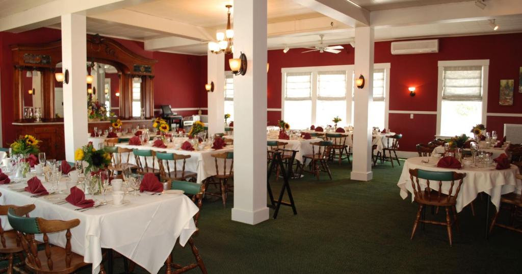 Fullerton Inn & Restaurant - image 3