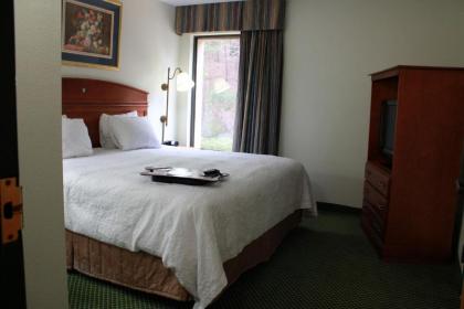 Hampton Inn Chester - image 4