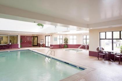 Hampton Inn & Suites St. Louis-Chesterfield - image 17