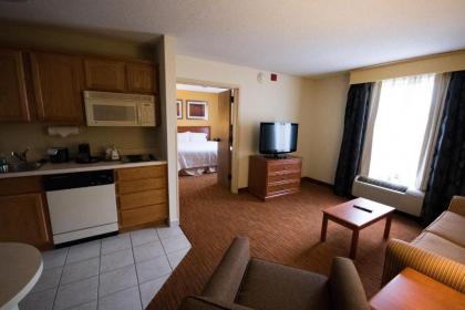 Hampton Inn & Suites St. Louis-Chesterfield - image 3