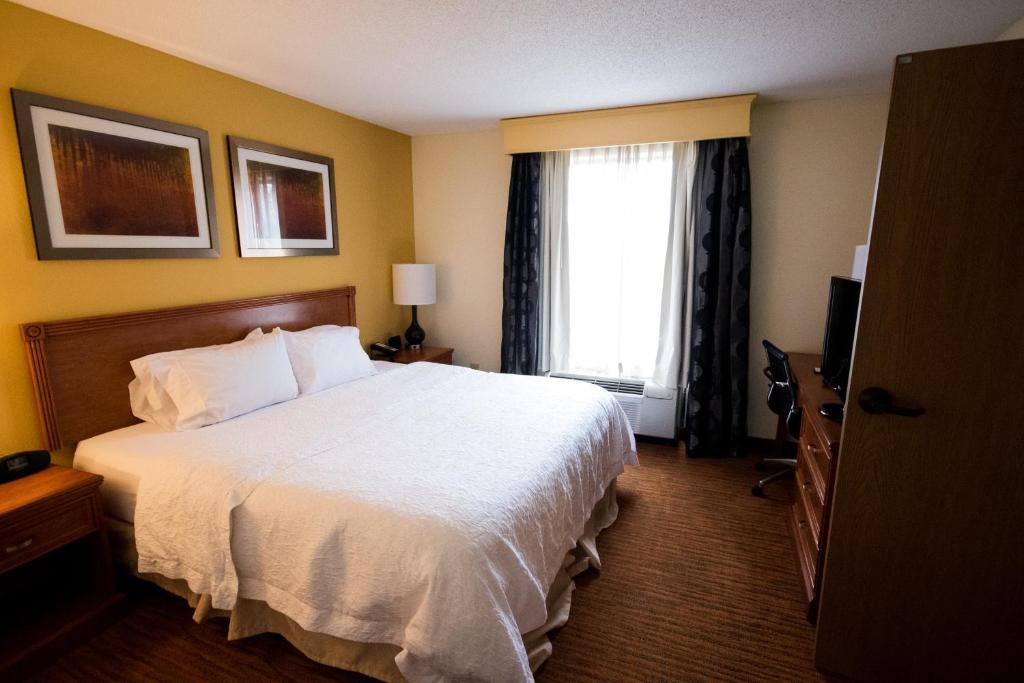 Hampton Inn & Suites St. Louis-Chesterfield - image 5