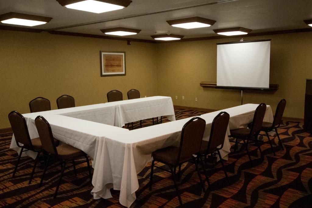 Hampton Inn & Suites St. Louis-Chesterfield - image 6