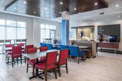 Holiday Inn Express & Suites St. Louis - Chesterfield an IHG Hotel - image 4