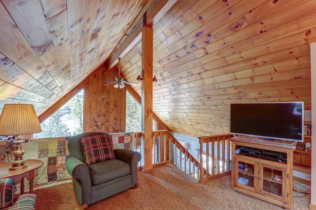 Loon Lookout Chalet - image 7