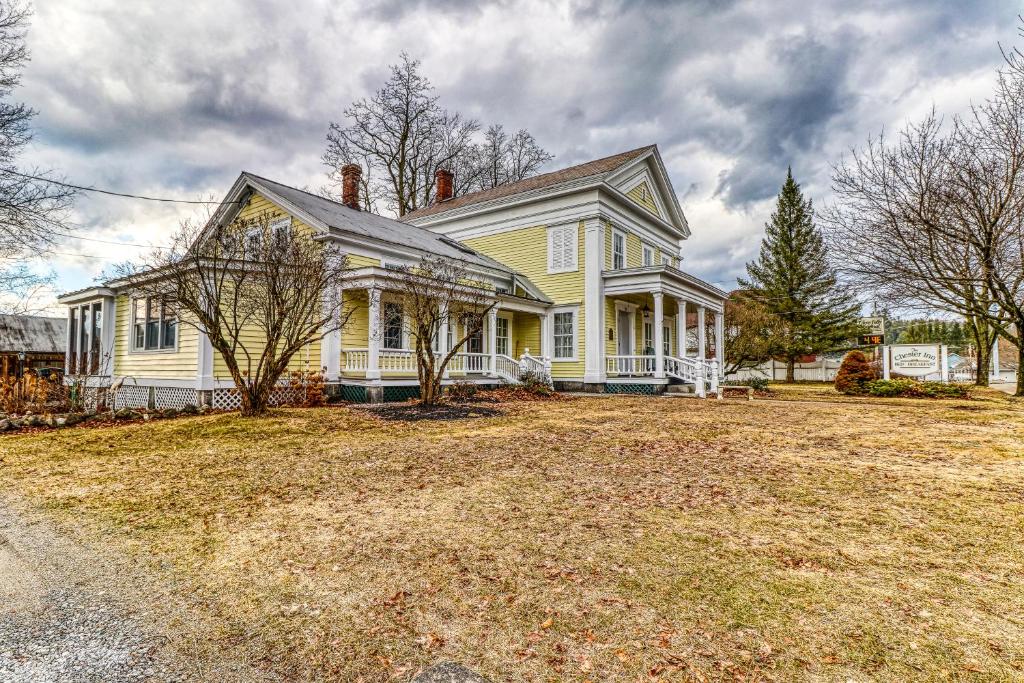 6 Bed 5 Bath Holiday home in Lake GeorgeAdirondack - main image