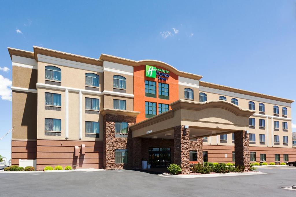 Holiday Inn Express Hotel & Suites Cheyenne an IHG Hotel - main image