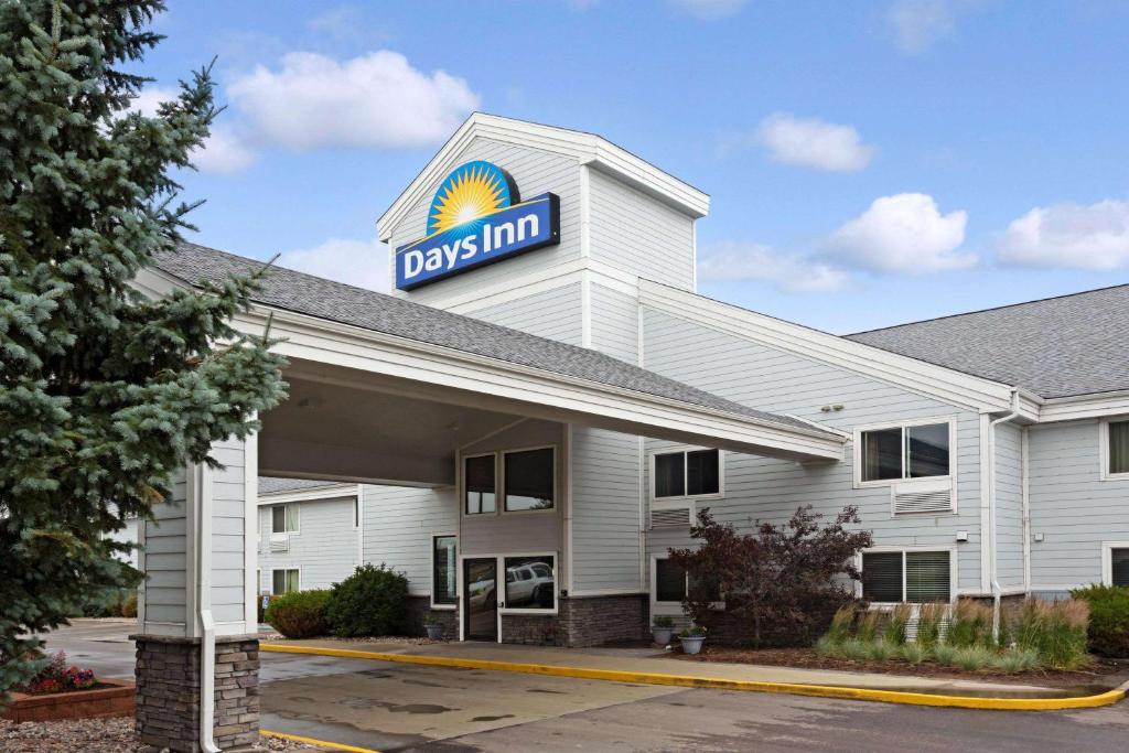 Days Inn by Wyndham Cheyenne - main image