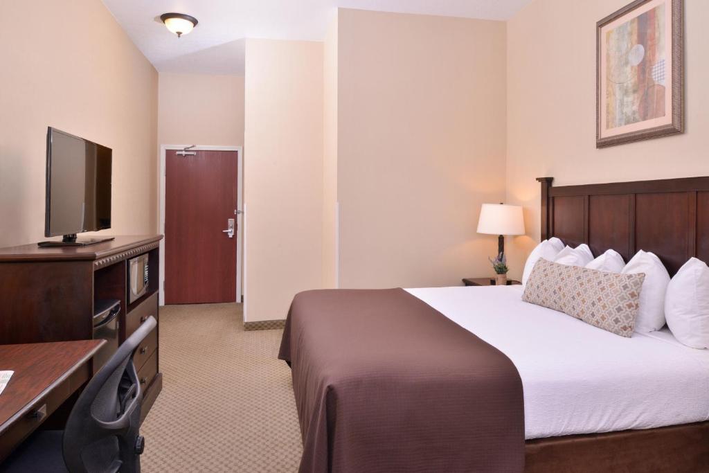 Best Western Plus Frontier Inn - image 4