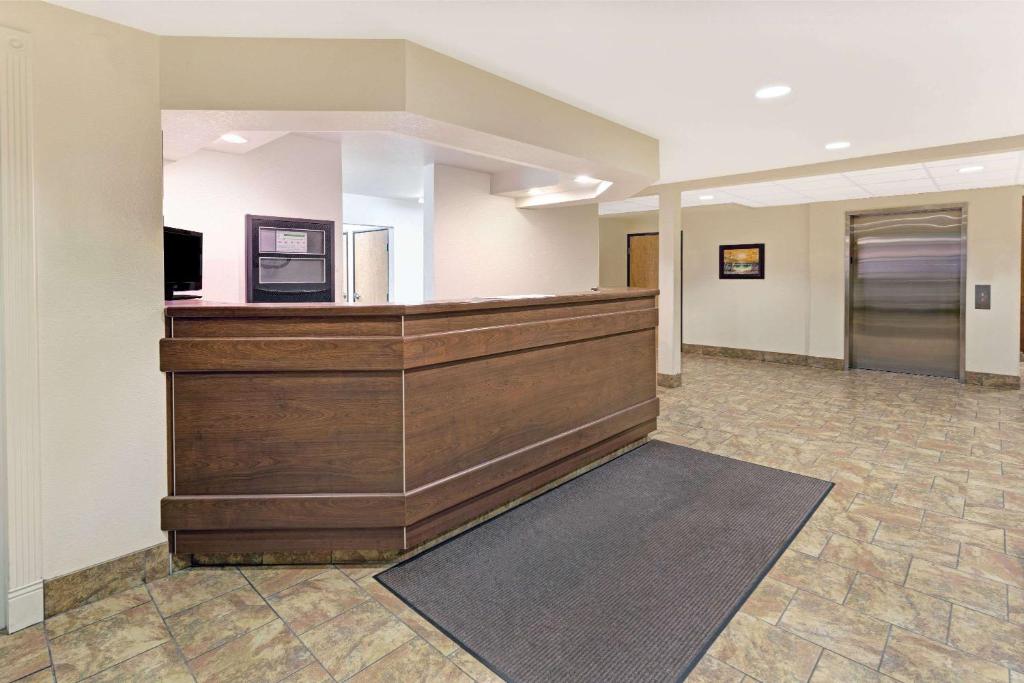 Microtel Inn & Suites Cheyenne - image 4