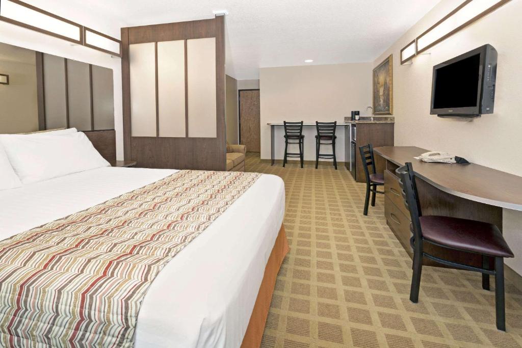 Microtel Inn & Suites Cheyenne - image 7