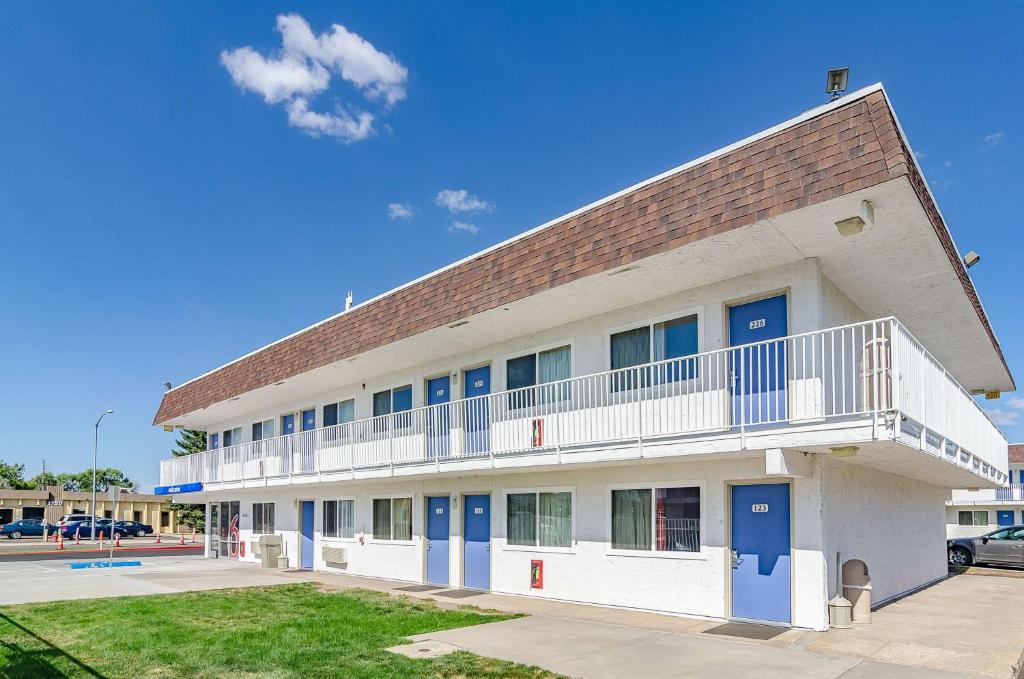 Motel 6 Cheyenne - main image