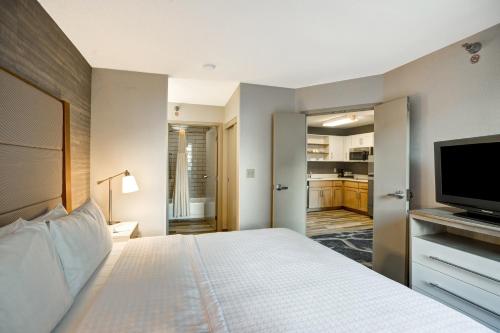 Homewood Suites by Hilton Chicago-Downtown - main image