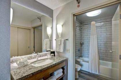 Homewood Suites by Hilton Chicago-Downtown - image 2