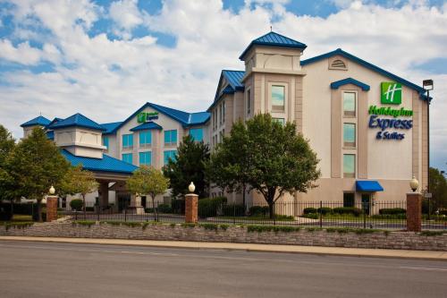 Holiday Inn Express & Suites Chicago-Midway Airport an IHG Hotel - main image