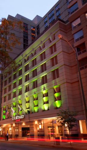 Courtyard by Marriott Chicago Downtown/River North - main image