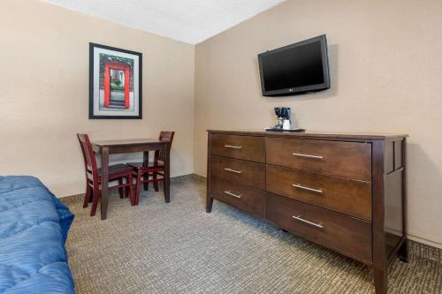 Rodeway Inn Chicago - image 4