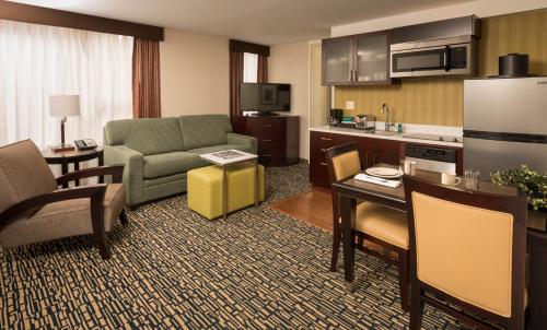 Homewood Suites Chicago Downtown - Magnificent Mile - image 5