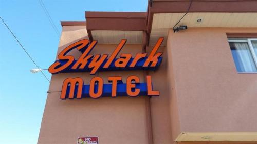 Skylark Motel - main image