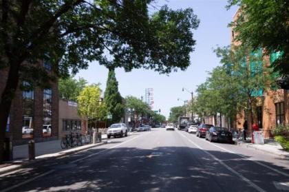 Classic Ravenswood 1BR with Work Station by Zencity - image 3