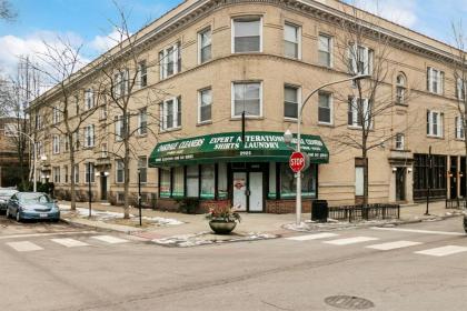 Homey with Lovely Decor 1BR Condo in Lakeview - image 12