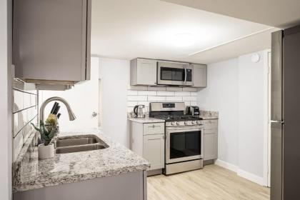 Bright and Cozy 2BR Condo in Logan Square! - image 13