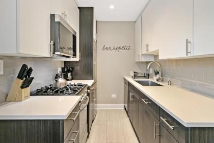 Fun Location Studio Apt near Boystown Best Price! OD8 - image 12